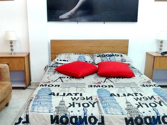 Live sex webcam photo for LunaAndMalory #291955127