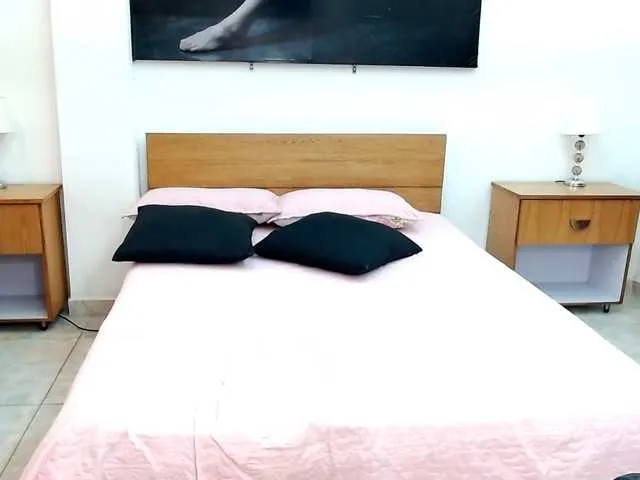 Live sex webcam photo for LunaAndMalory #292307942