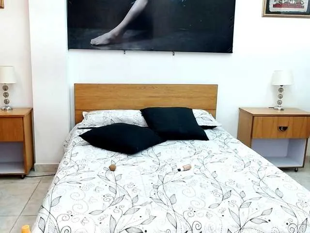 Live sex webcam photo for LunaAndMalory #292408795