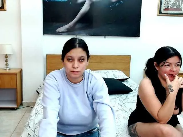 Live sex webcam photo for LunaAndMalory #292415840