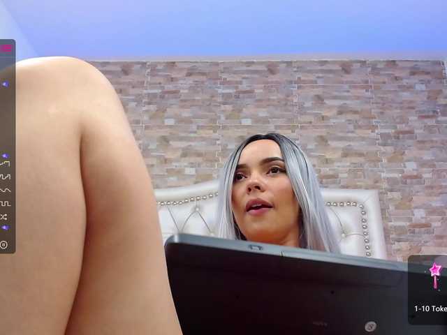 Live sex webcam photo for LunaBiely #272992257