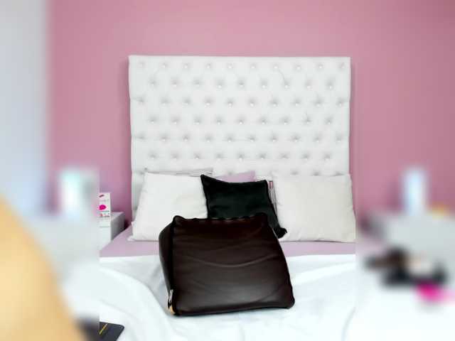 Live sex webcam photo for LunaBiely #274554326