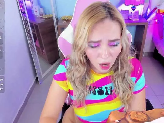 Live sex webcam photo for LunaBiely #290369567