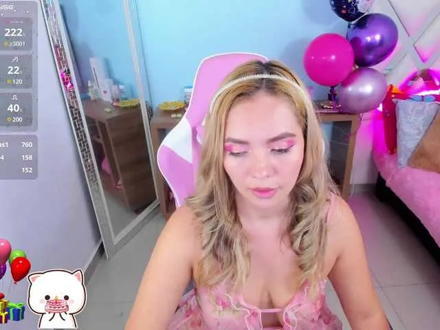 Live sex webcam photo for LunaBiely #290388356