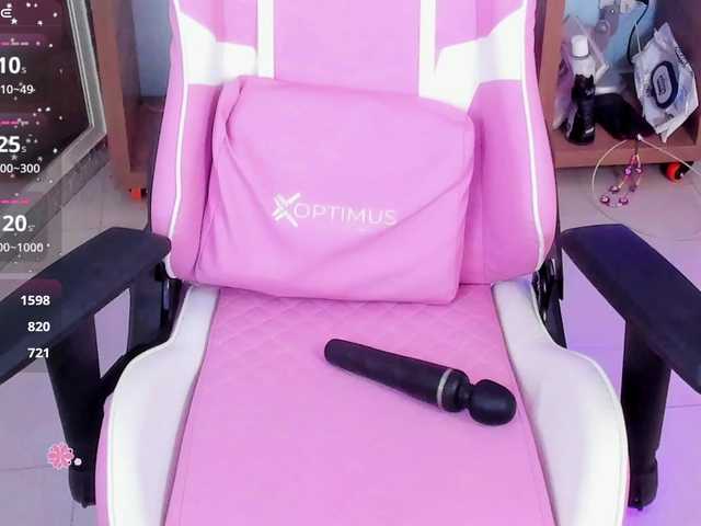 Live sex webcam photo for LunaBiely #290448288