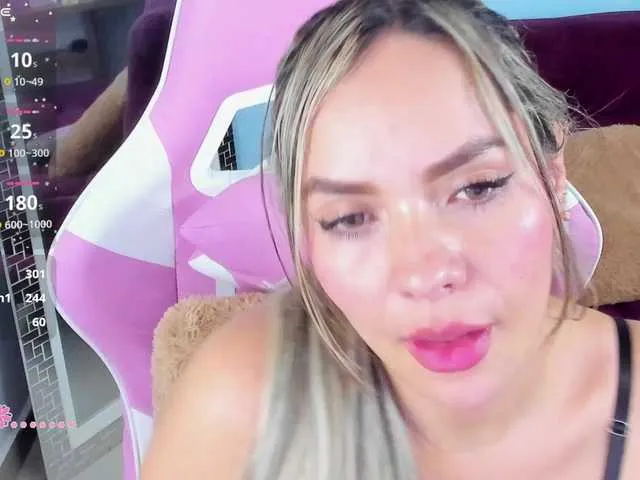 Live sex webcam photo for LunaBiely #290670620