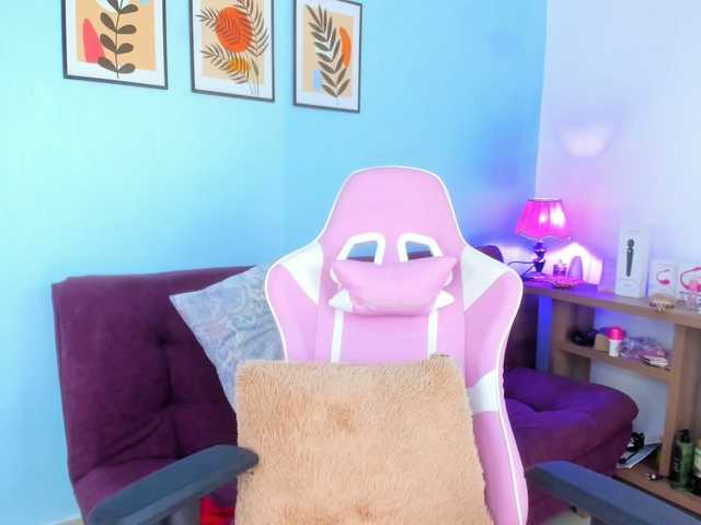 Live sex webcam photo for LunaBiely #290999914