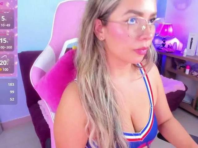 Live sex webcam photo for LunaBiely #291064908