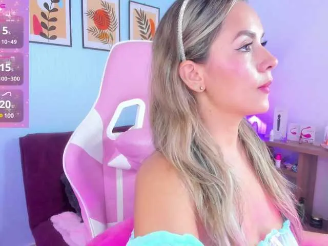 Live sex webcam photo for LunaBiely #291071794