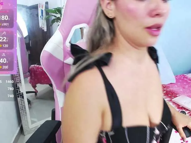 Live sex webcam photo for LunaBiely #291115823