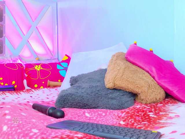 Live sex webcam photo for LunaBiely #291289572