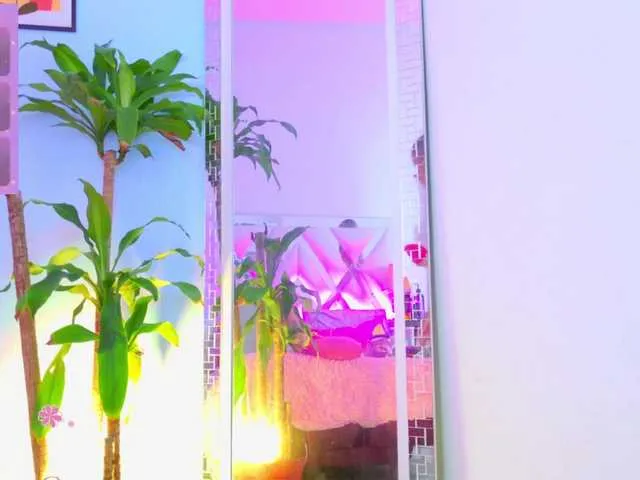 Live sex webcam photo for LunaBiely #291513872