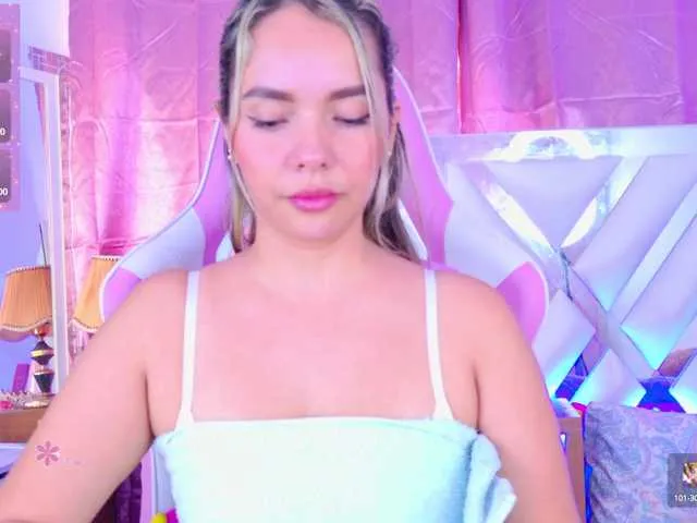 Live sex webcam photo for LunaBiely #291753875