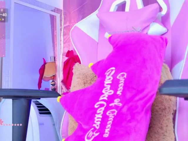 Live sex webcam photo for LunaBiely #291779066