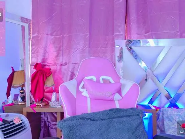 Live sex webcam photo for LunaBiely #291785186