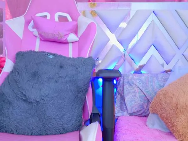 Live sex webcam photo for LunaBiely #291790775