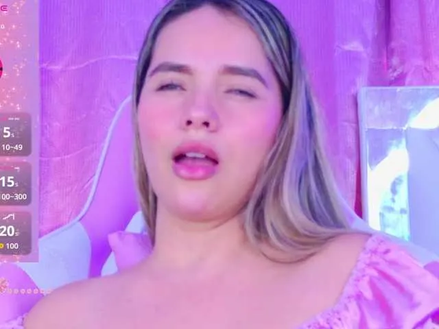 Live sex webcam photo for LunaBiely #291894988