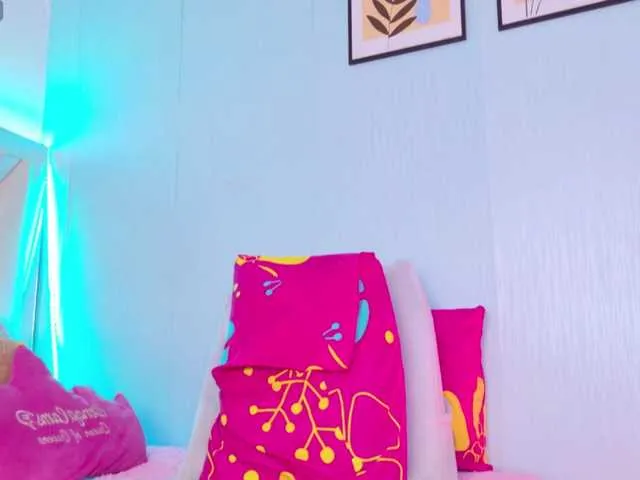 Live sex webcam photo for LunaBiely #292369072