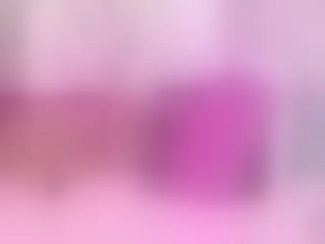 Live sex webcam photo for LunaBiely #292994290