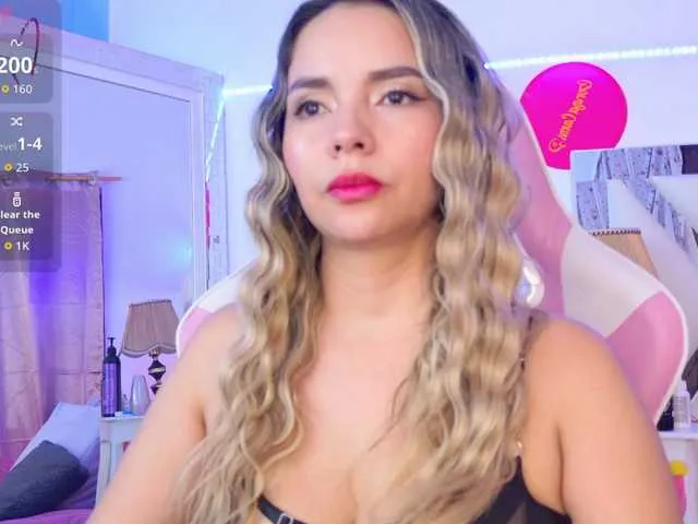 Live sex webcam photo for LunaBiely #293529540