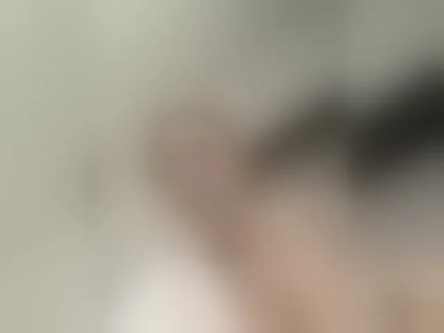 Live sex webcam photo for LunaDesire #293752929