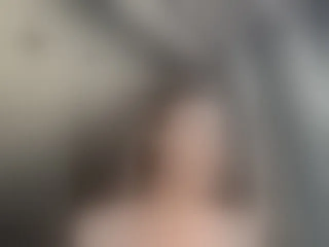 Live sex webcam photo for LunaDesire #293841795
