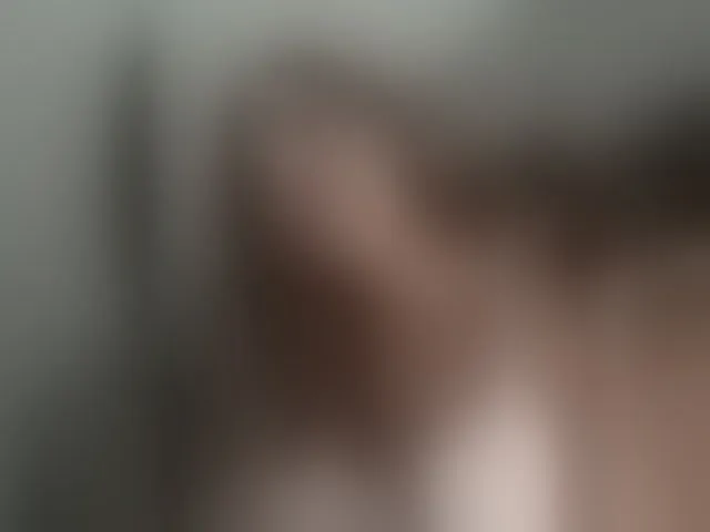 Live sex webcam photo for LunaDesire #293896000
