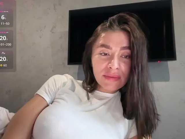 Live sex webcam photo for LunaDesire #294155806
