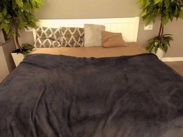 Live sex webcam photo for LunaLicks #291306391