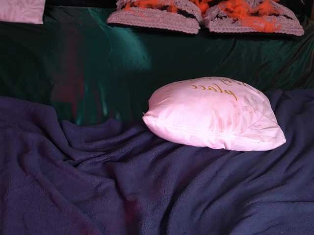 Live sex webcam photo for LunaLicks #292137771