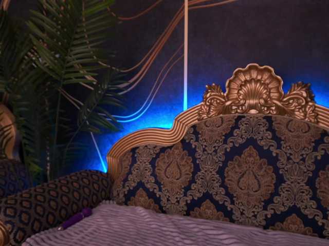 Live sex webcam photo for LunaLicks #292366016