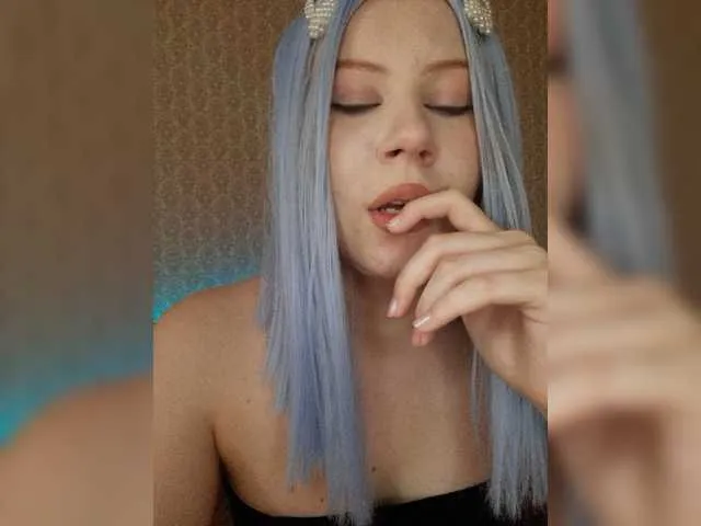 Live sex webcam photo for LunaLu13 #273964930