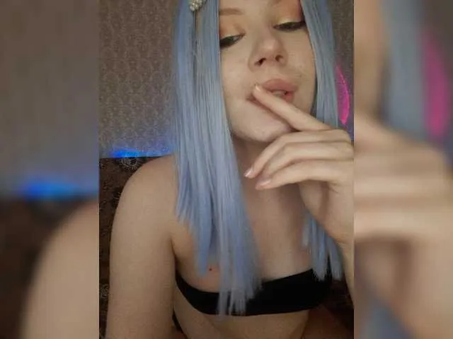 Live sex webcam photo for LunaLu13 #273978754