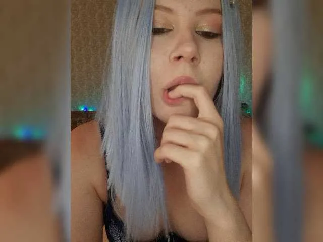 Live sex webcam photo for LunaLu13 #274144996