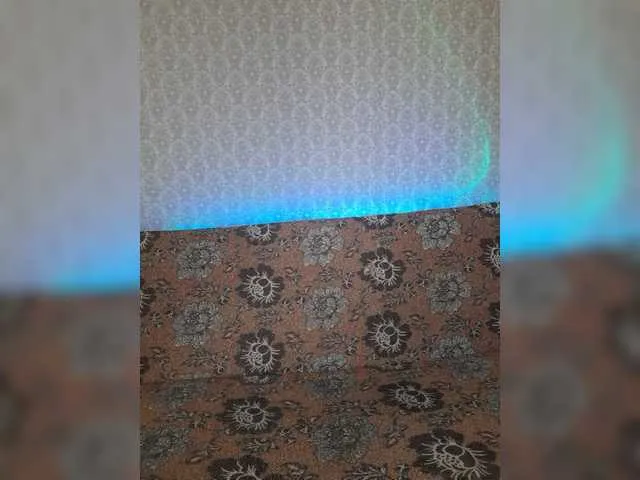 Live sex webcam photo for LunaLu13 #274197278