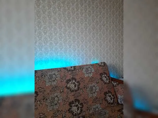 Live sex webcam photo for LunaLu13 #274590581