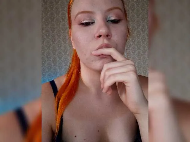 Live sex webcam photo for LunaLu13 #274655194