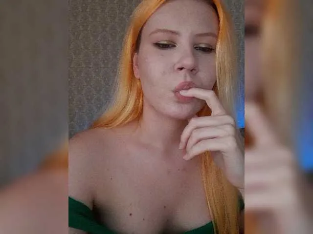 Live sex webcam photo for LunaLu13 #275497592