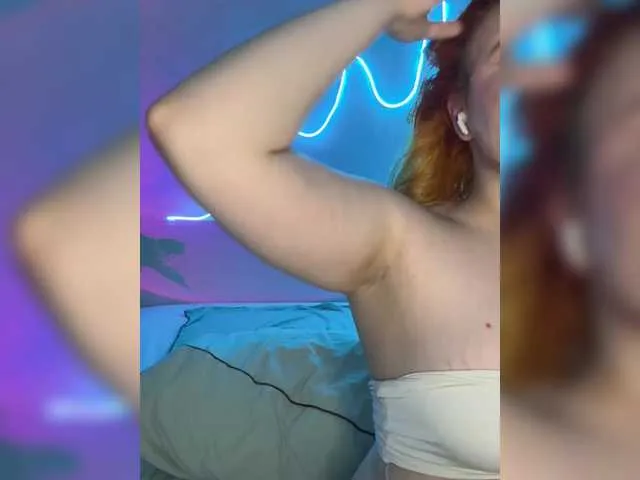 Live sex webcam photo for LunaLu13 #291539404