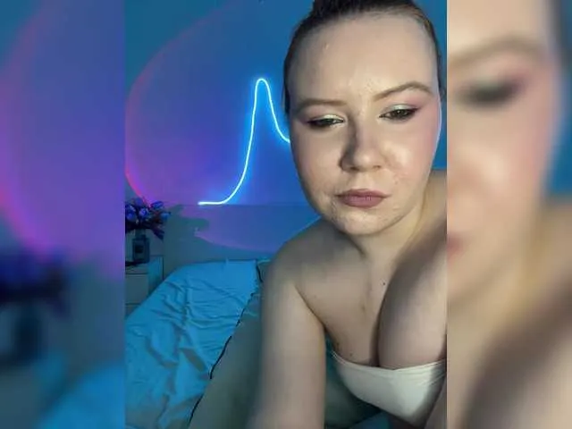 Live sex webcam photo for LunaLu13 #291597547