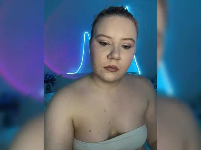 Live sex webcam photo for LunaLu13 #291606466