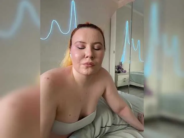 Live sex webcam photo for LunaLu13 #291608134