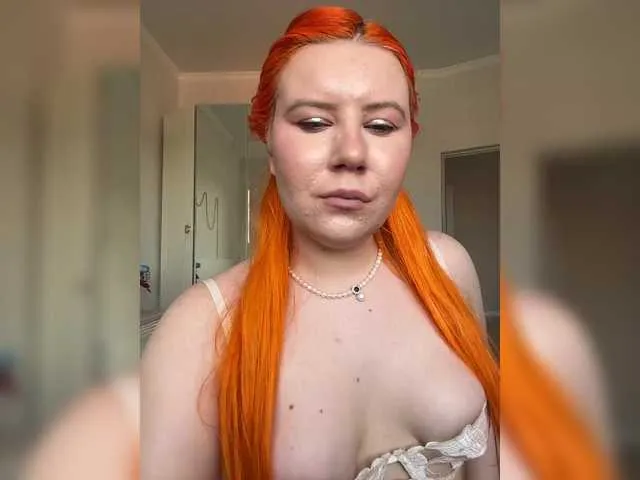 Live sex webcam photo for LunaLu13 #291757910