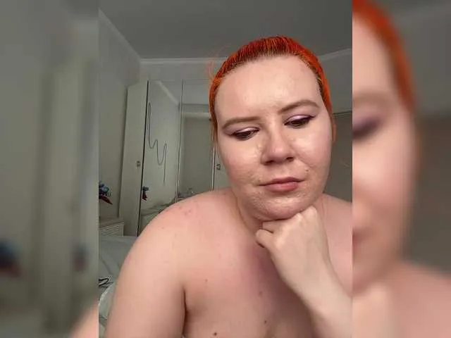 Live sex webcam photo for LunaLu13 #291805347