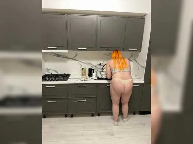 Live sex webcam photo for LunaLu13 #292145264
