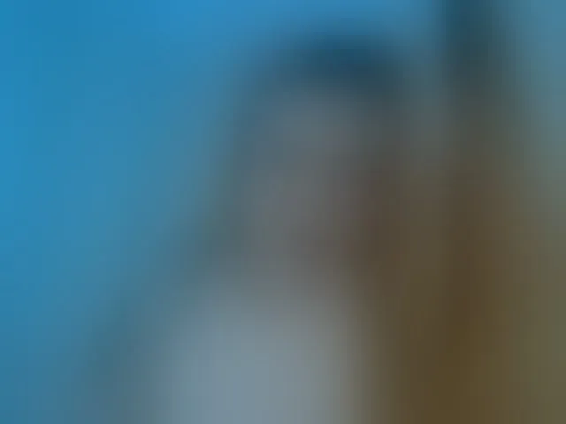 Live sex webcam photo for LunaLu13 #293893470