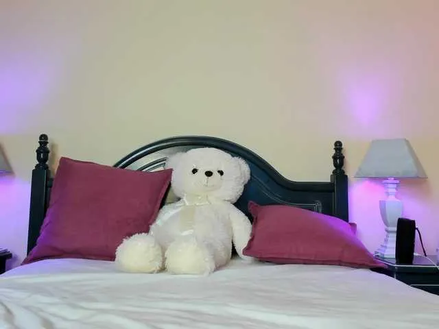 Live sex webcam photo for LunaMystyque #290625950