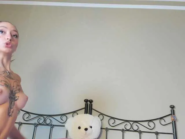 Live sex webcam photo for LunaMystyque #290932314