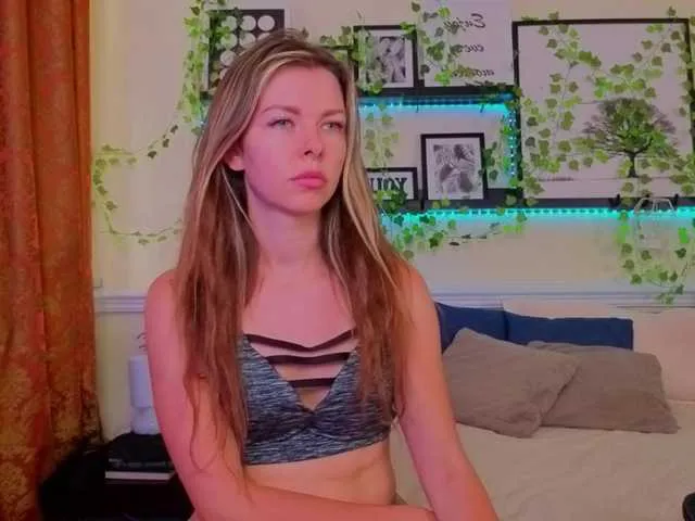 Live sex webcam photo for LunaRishi #291339228