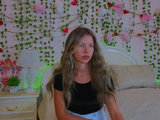 Live sex webcam photo for LunaRishi #291758654